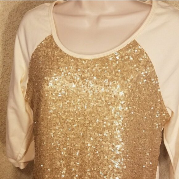 Tobi cream and gold sequin 3/4 raglan sleeve top size medium - Picture 5 of 6